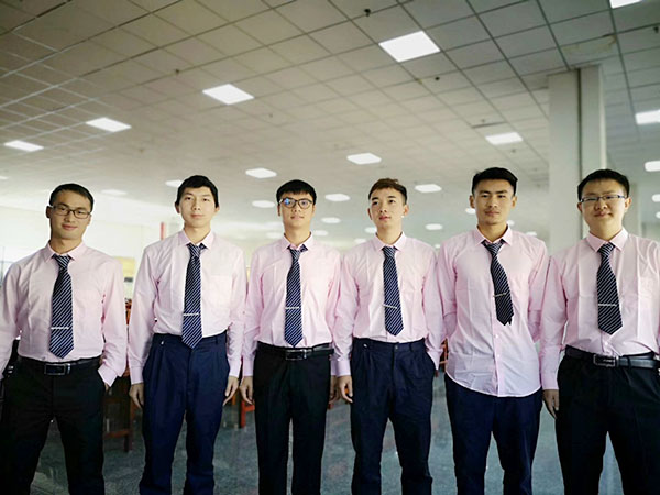 大學生參（cān）加所在部門大合（hé）唱比賽